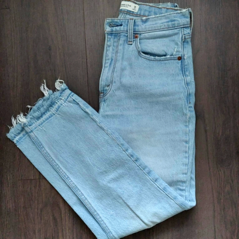 Abercrombie & Fitch High Rise Mom Jeans